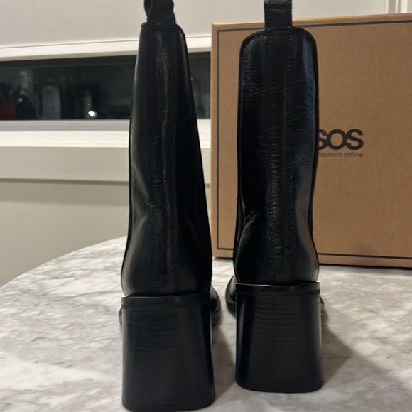 Brand new never been worn Black Aesos Boots. Excellent condition still in box - Picture 3 of 3